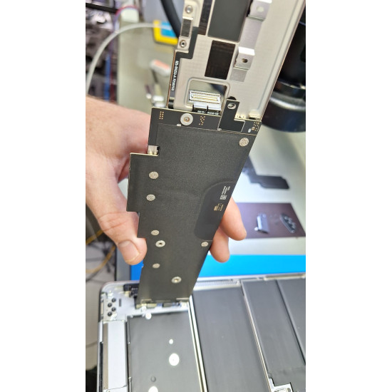 תיקון מקבוק אייר- תיקון לוח אם מקבוק אייר